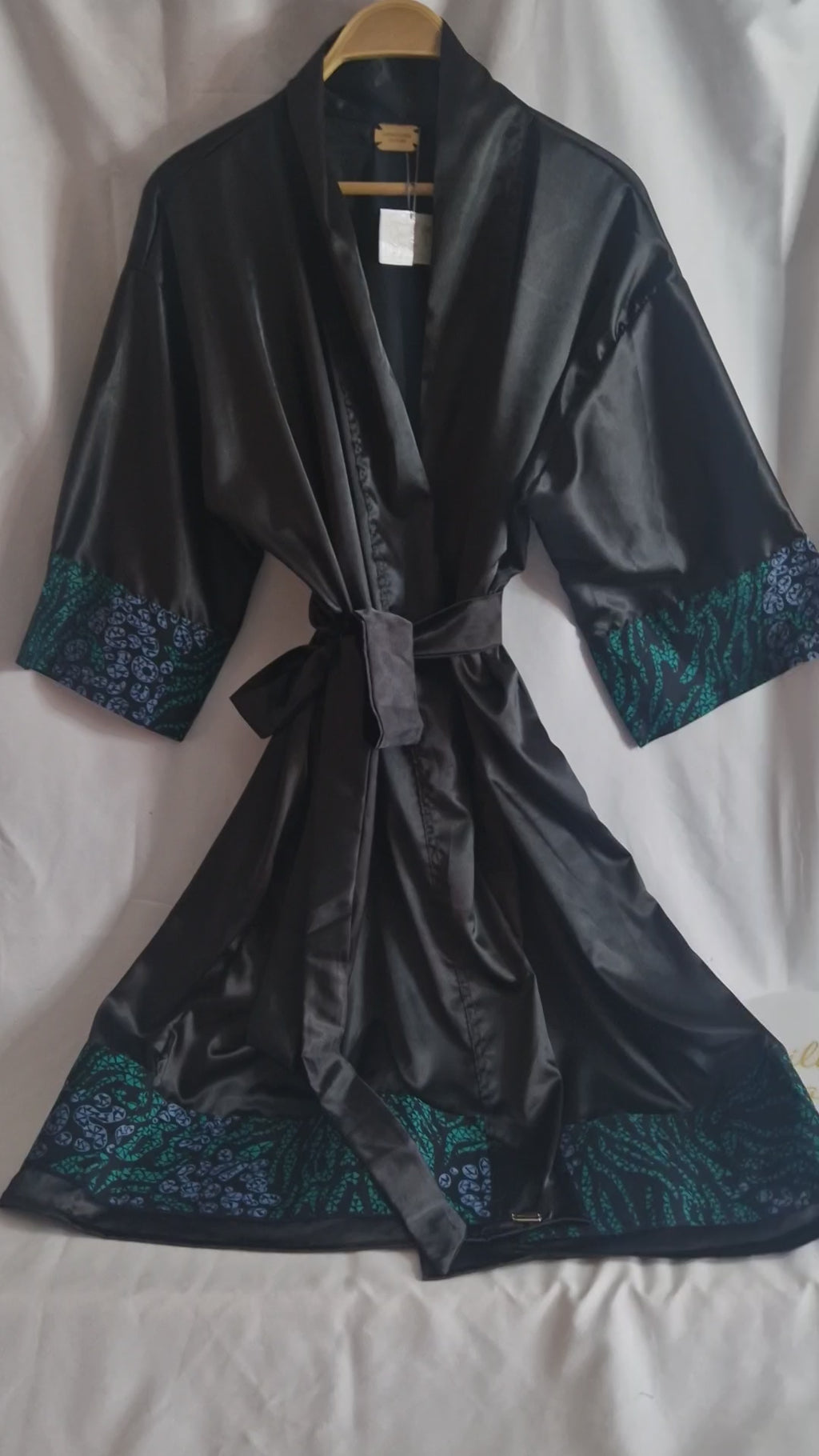 African Wax Print/Black Satin Robe (699 kr)