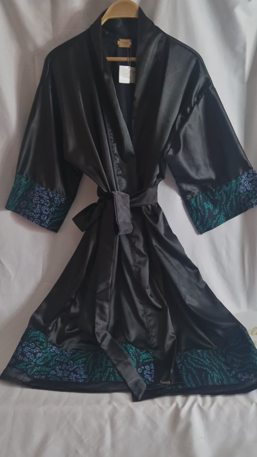 African Wax Print/Black Satin Robe (699 kr)
