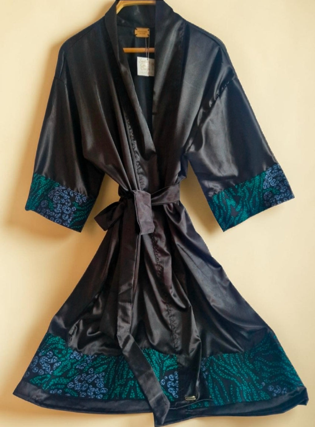 African Wax Print/Black Satin Robe (699 kr)