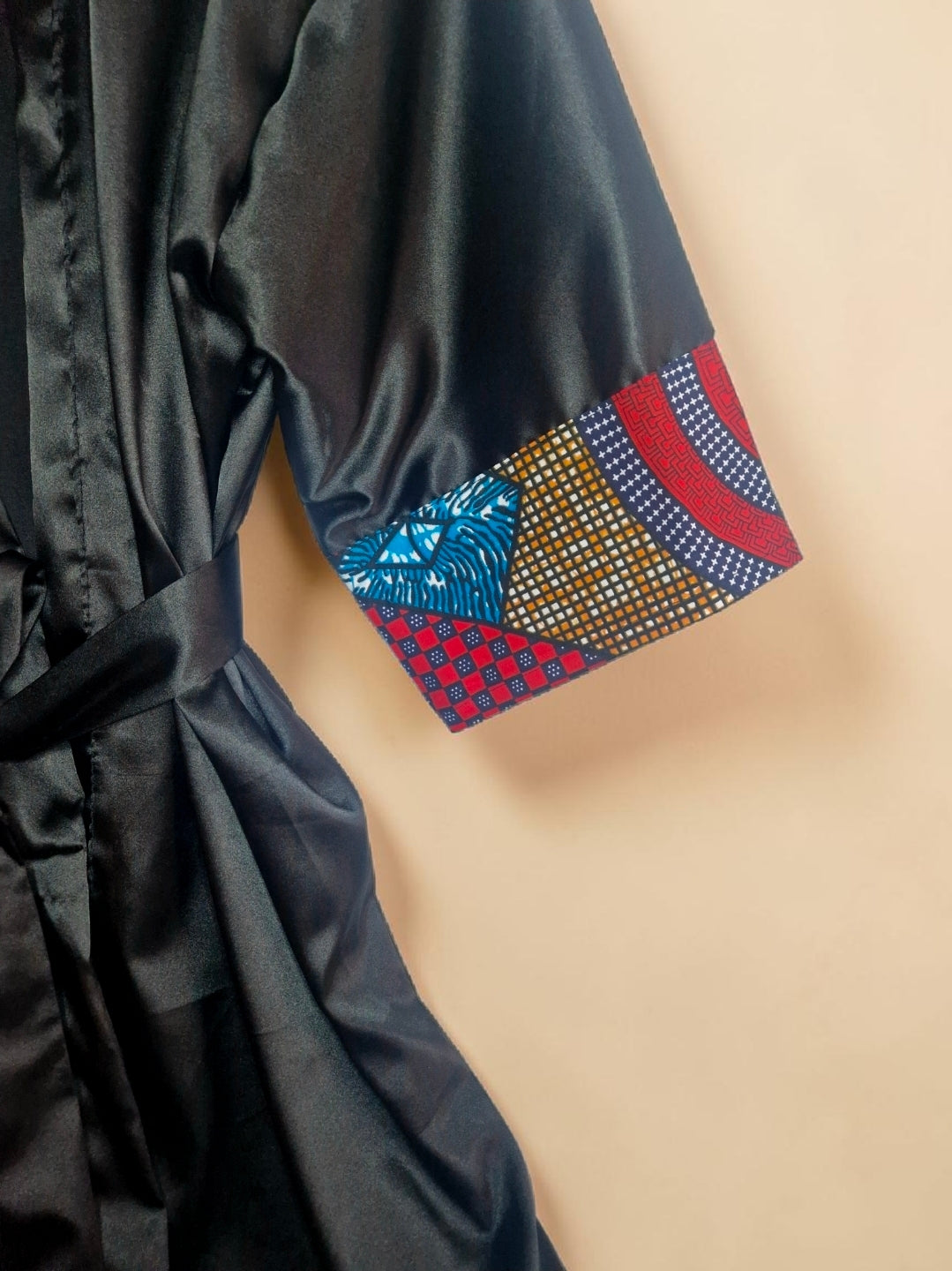 African Waxprint/Black Satin Robe (699 kr)