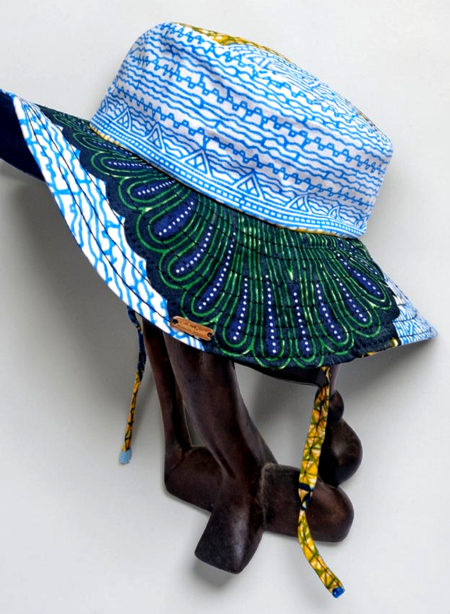 African Wax Print Baby Set – Sun Hat, Bib & Pacifier Clip (499 kr)