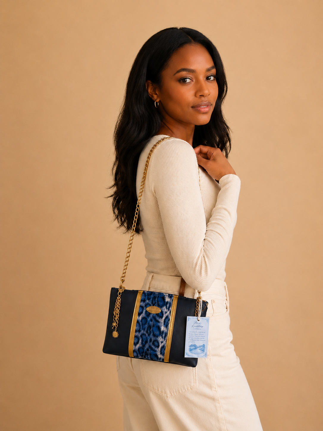 Animalprint-waxprint crossbody bag (595 kr)