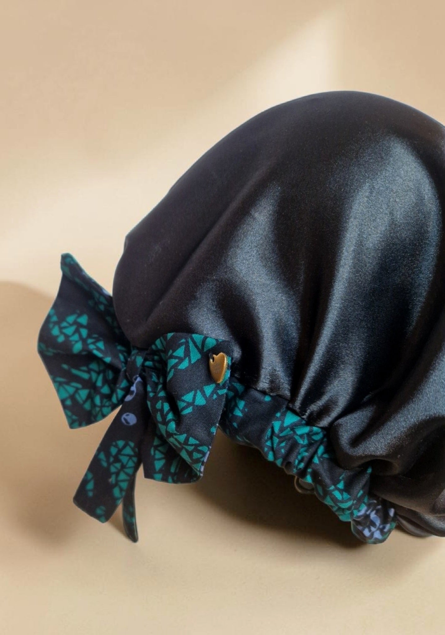 African Waxprint / Satin Bonnet (229kr)