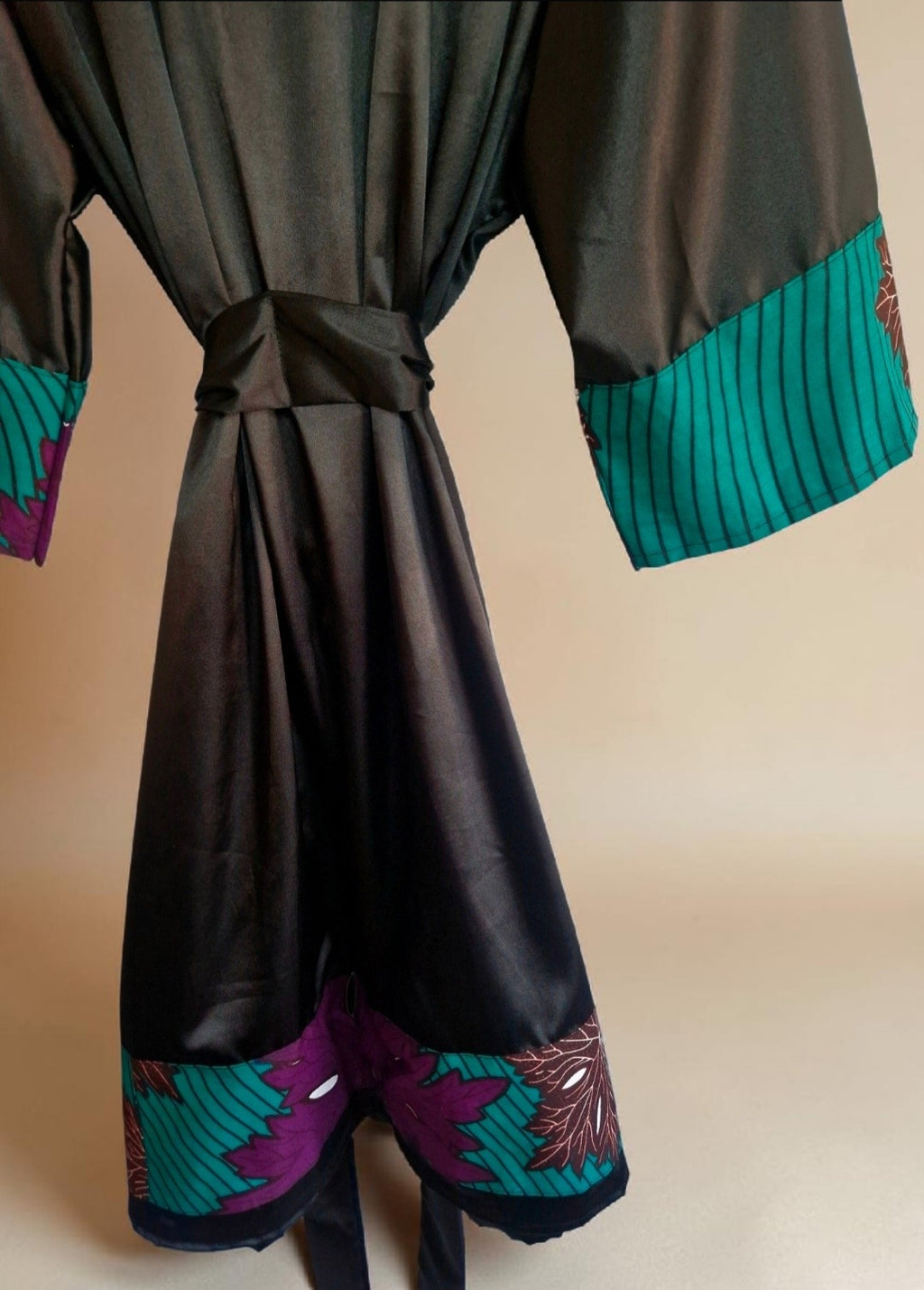 African Waxprint/Black Satin Robe (699 kr)