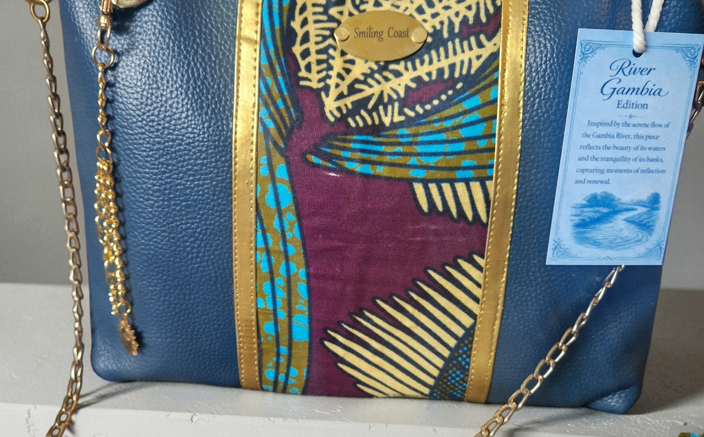 African waxprint/Vegan leather  Crossbody Bag (695 kr)