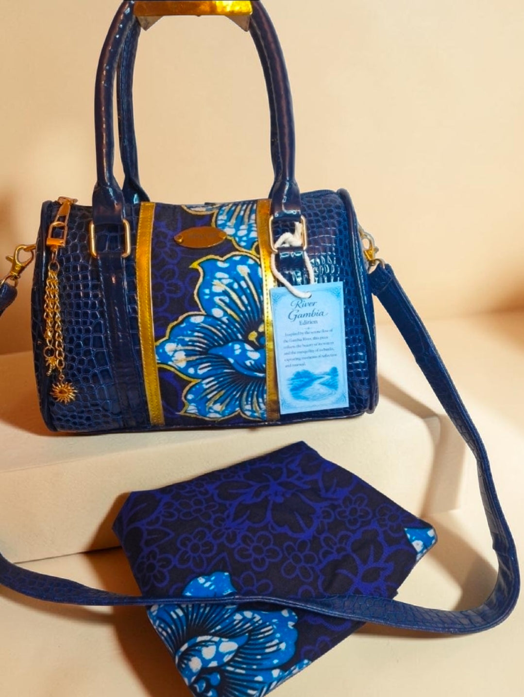 African Wax Print/Vegan leather Barrel Bag (895 kr)