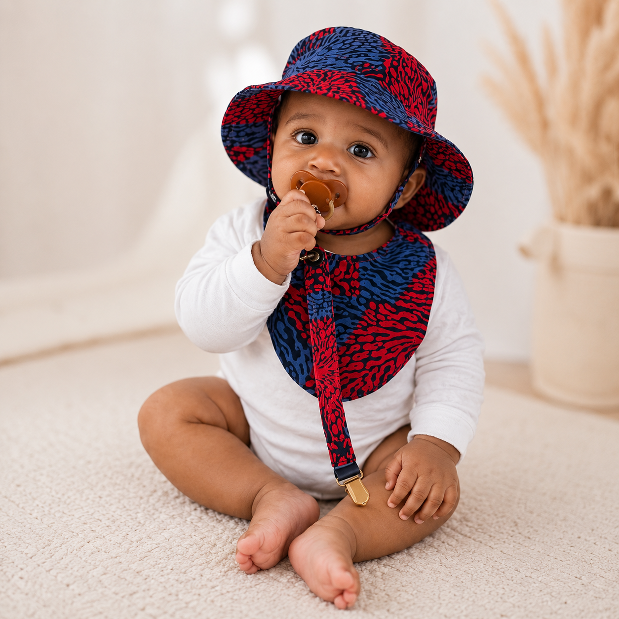 African Wax Print Baby Set – Sun Hat, Bib & Pacifier Clip (499 kr)