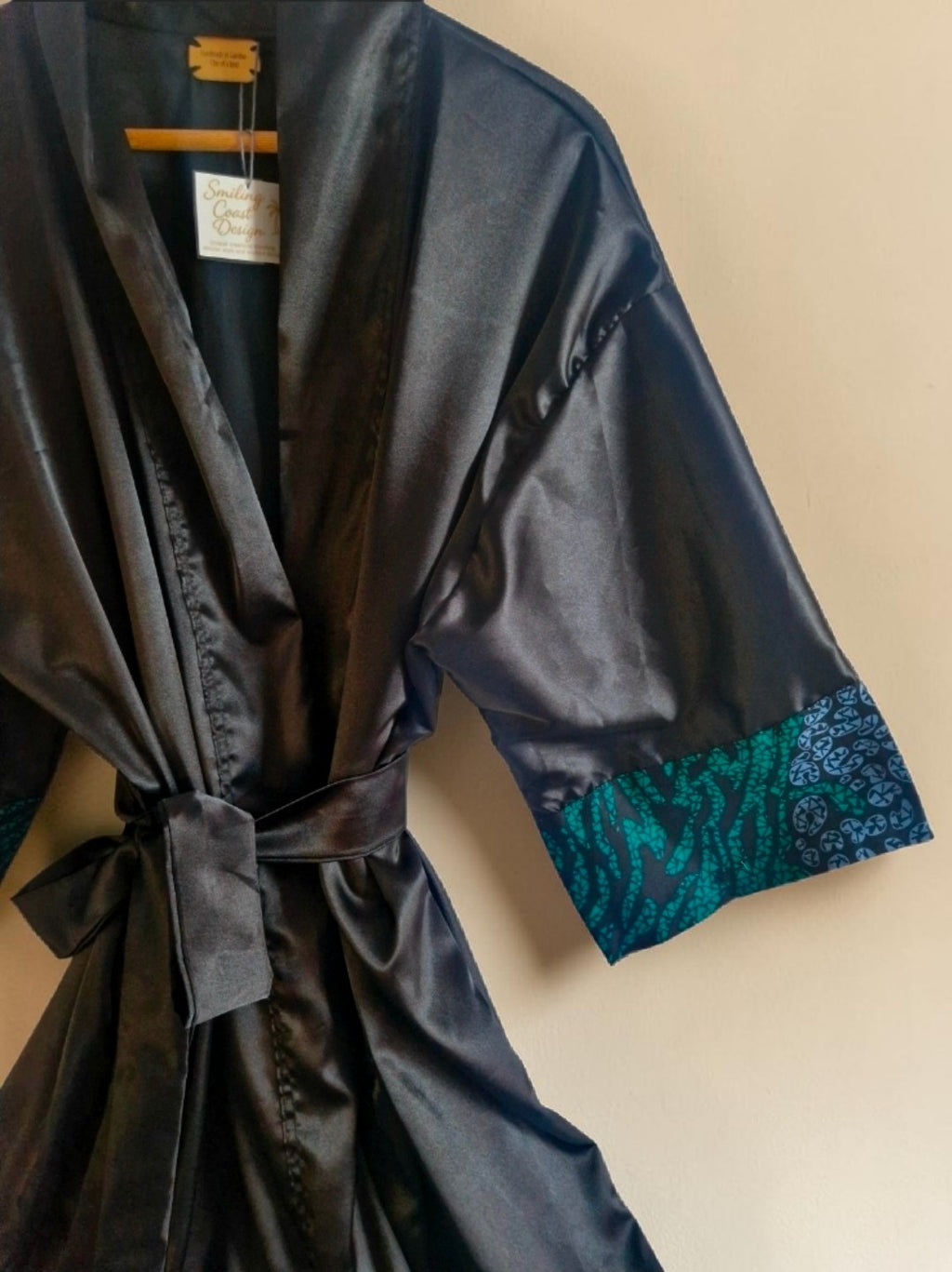 African Wax Print/Black Satin Robe (699 kr)