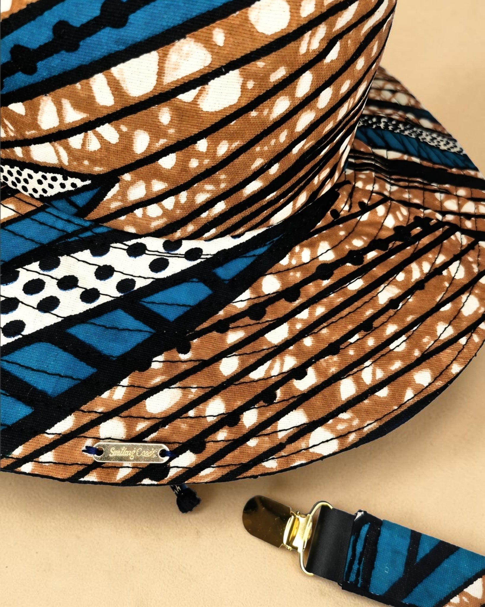 African Wax Print Baby Set –  Sun Hat, Bib & Pacifier Clip(499 kr)