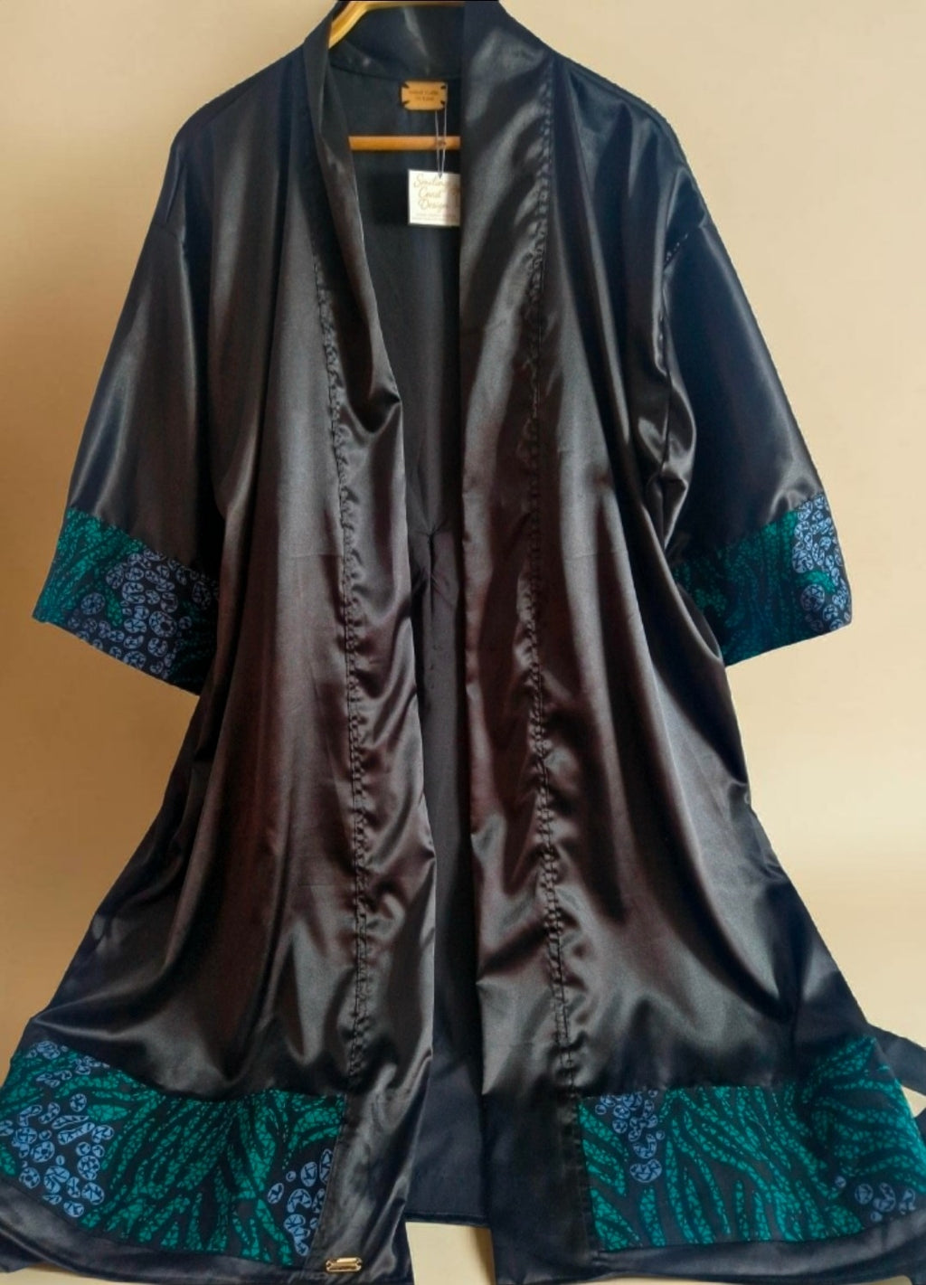 African Wax Print/Black Satin Robe (699 kr)