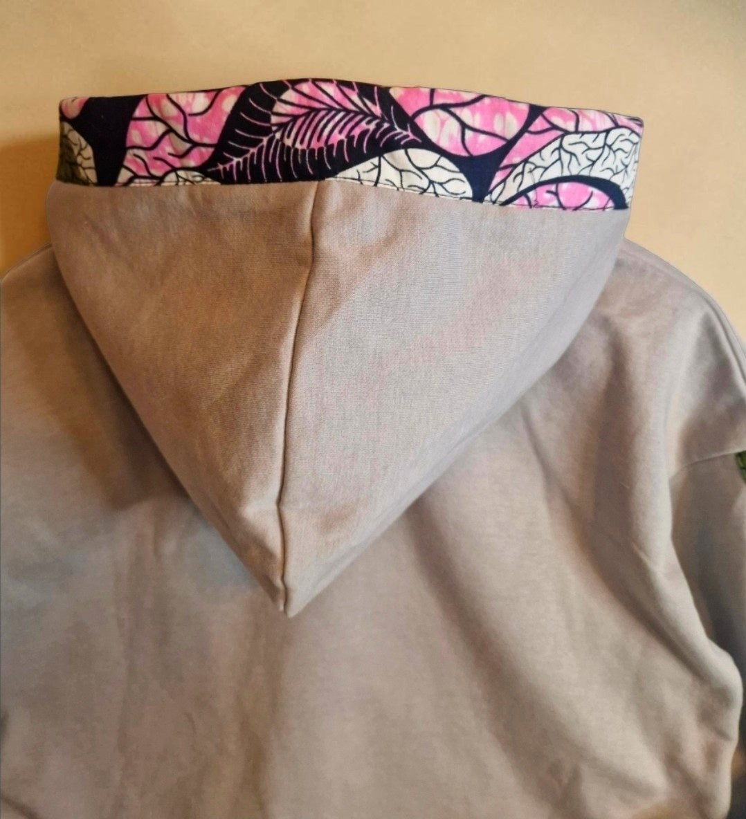 African Waxprint Hoodie Size XS (799 kr)