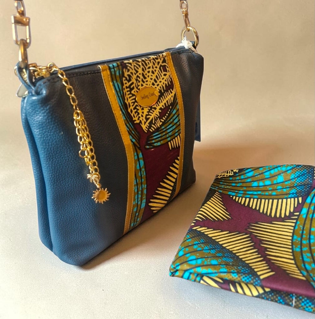 African waxprint/Vegan leather  Crossbody Bag (695 kr)