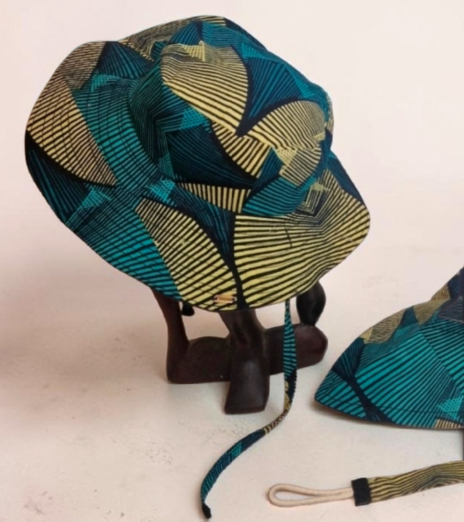 African Wax Print Baby Set -Sun Hat, Bib & Pacifier Clip (499 kr)