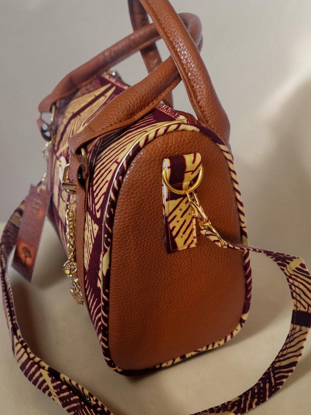 African waxprint/Vegan lether barrel bag(1295 kr)