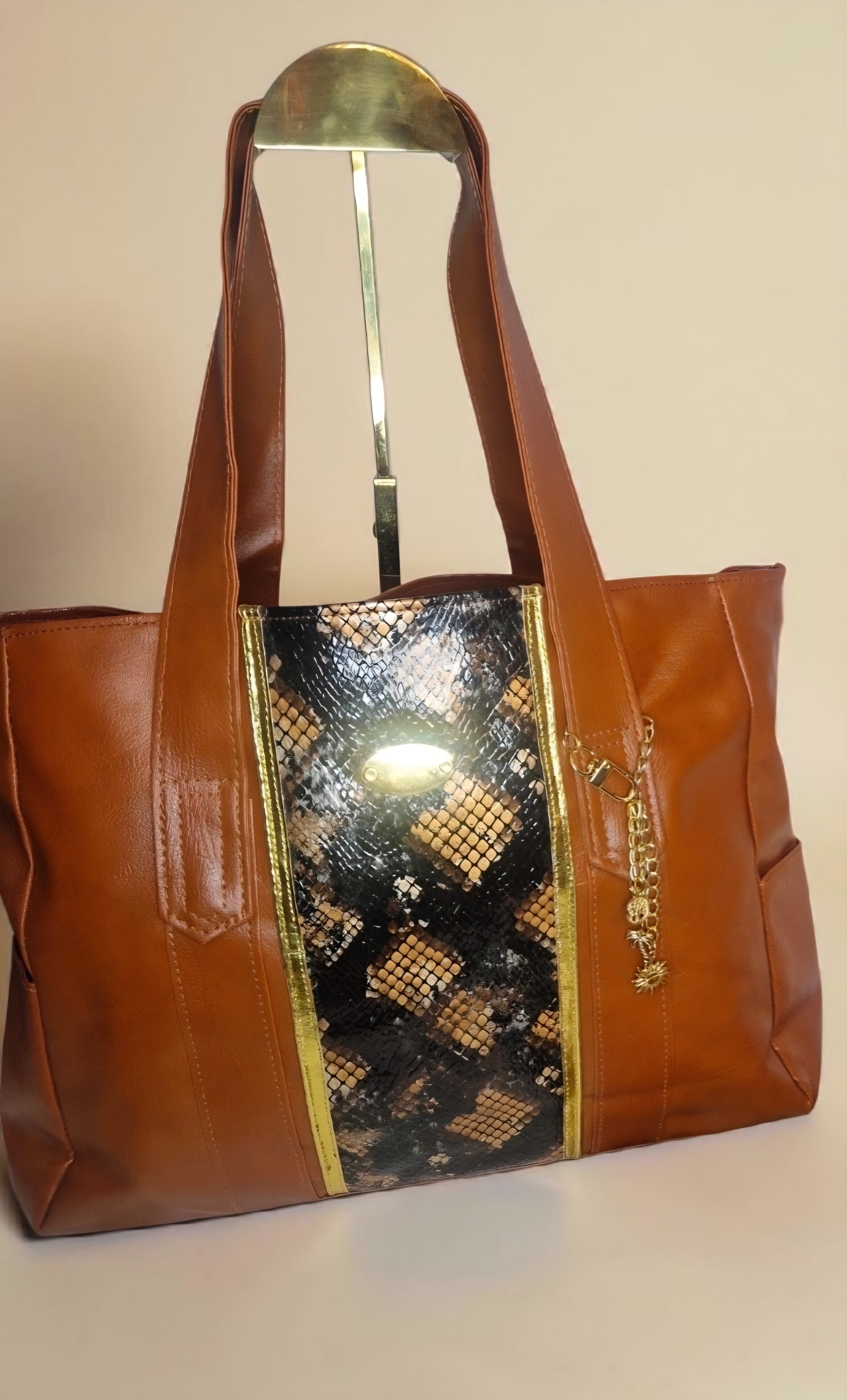 Snakeskin-print/ Vegan Leather -Shopper bag (1295 kr)