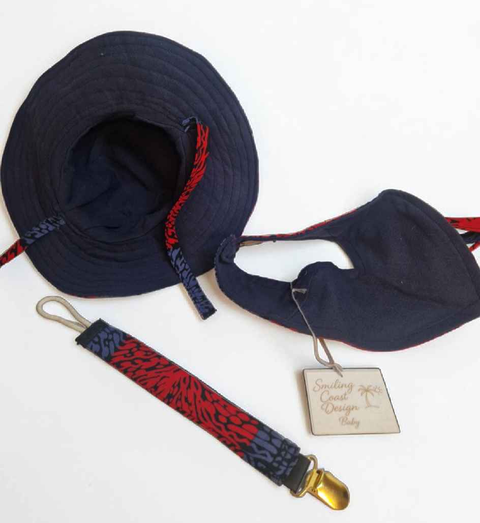 African Wax Print Baby Set – Sun Hat, Bib & Pacifier Clip (499 kr)