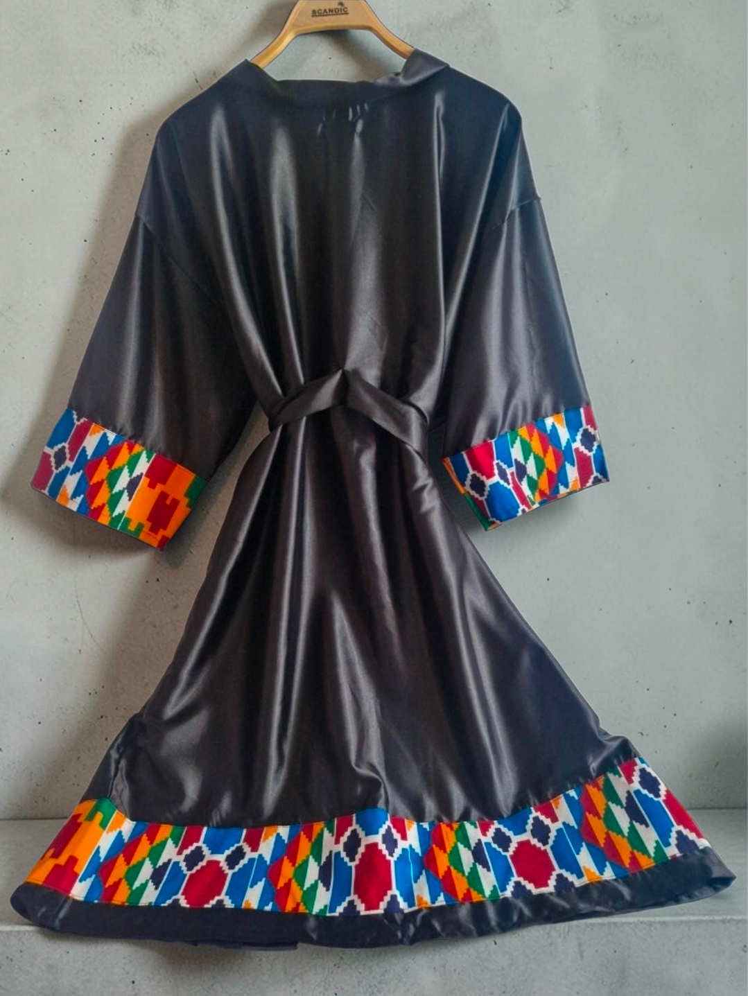 African Waxprint/Black Satin Robe (699 kr)