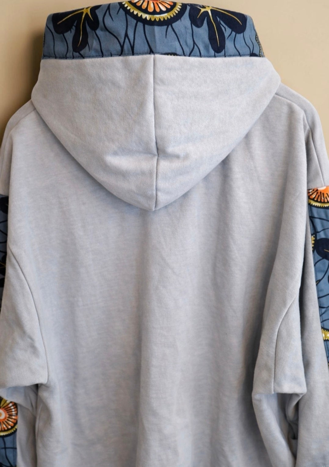 African Waxprint Hoodie Size L (799 kr)
