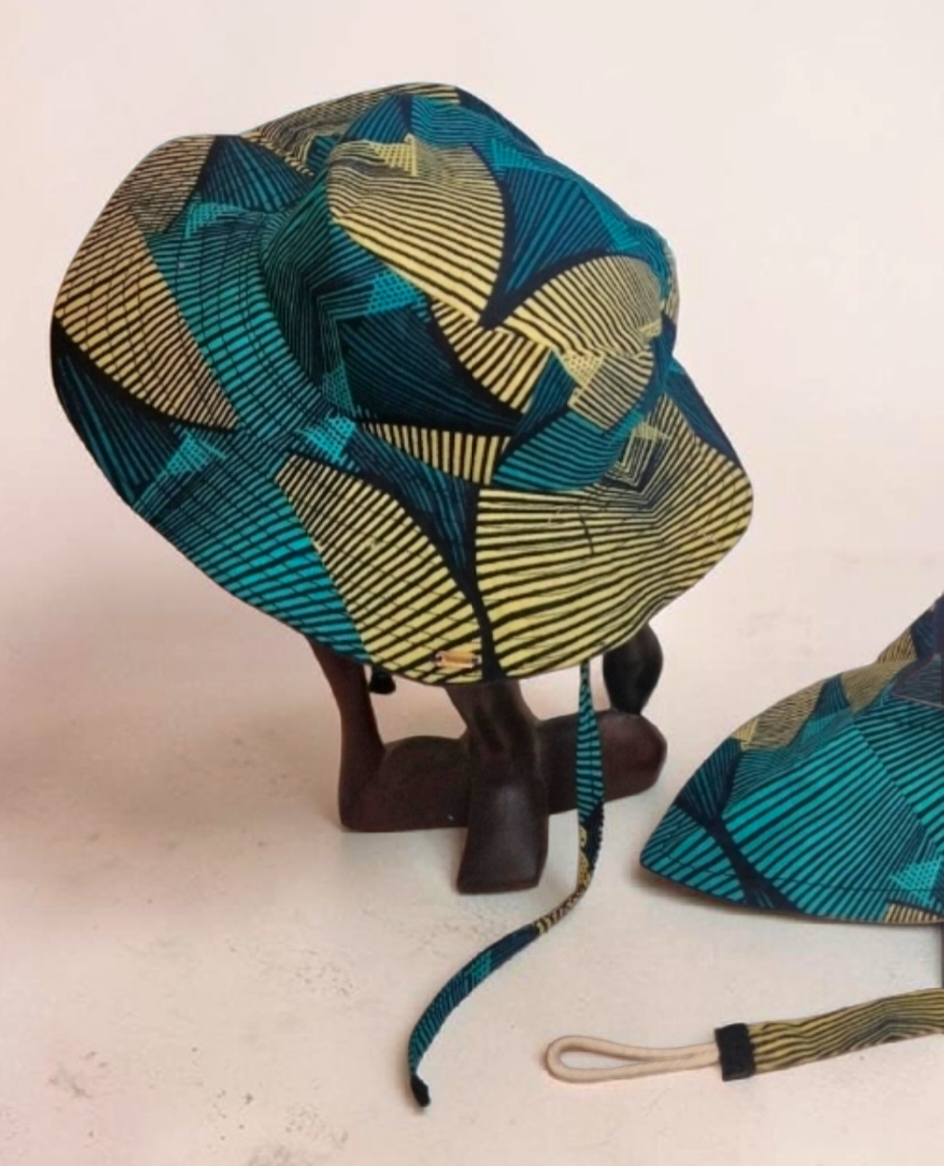 African Wax Print Baby Set -Sun Hat, Bib & Pacifier Clip (499 kr)