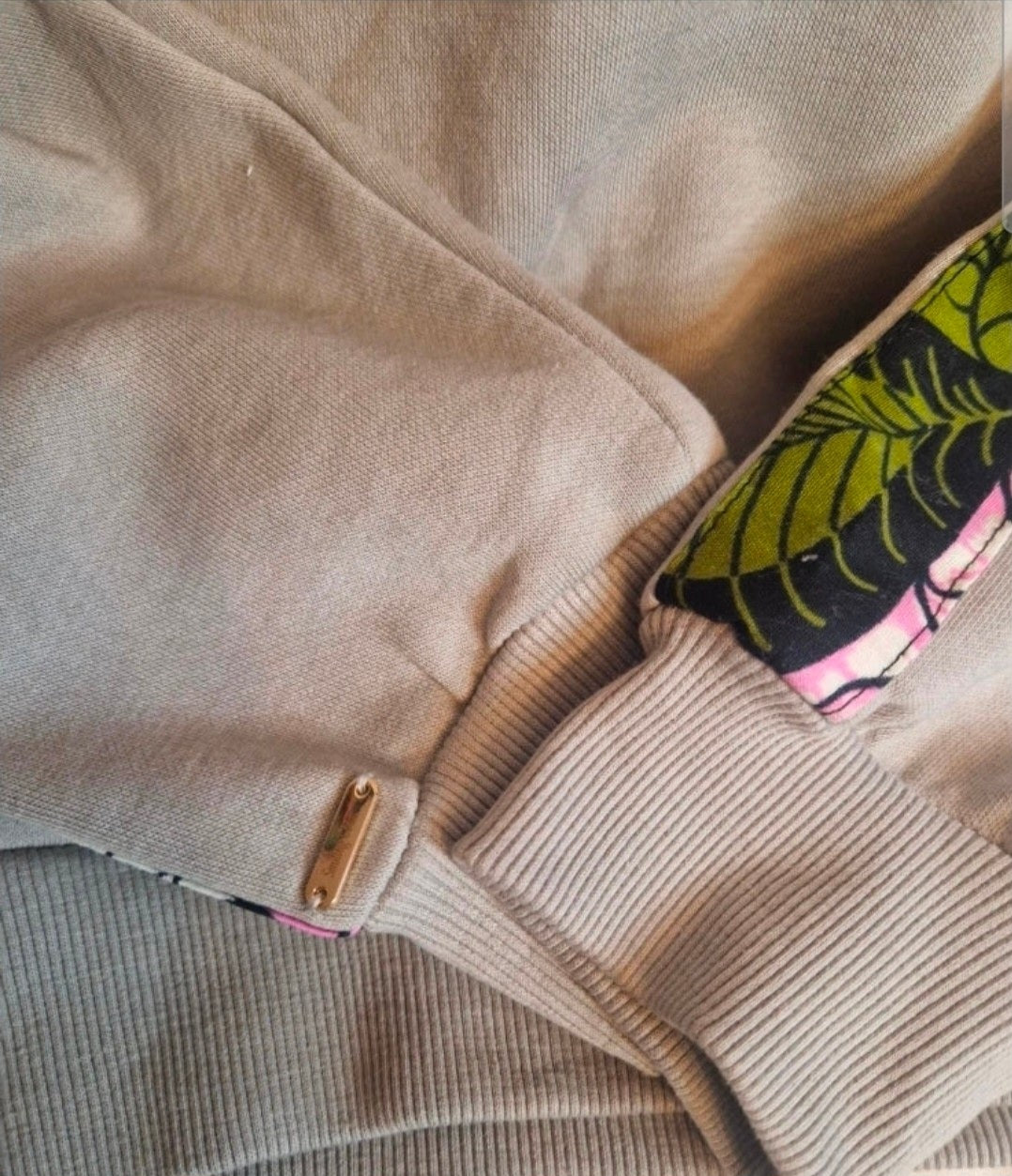 African Waxprint Hoodie Size XS (799 kr)