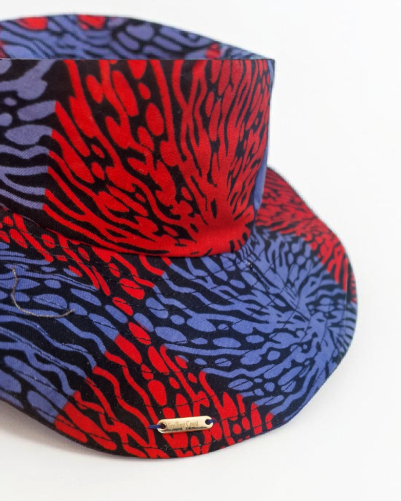 African Wax Print Baby Set – Sun Hat, Bib & Pacifier Clip (499 kr)