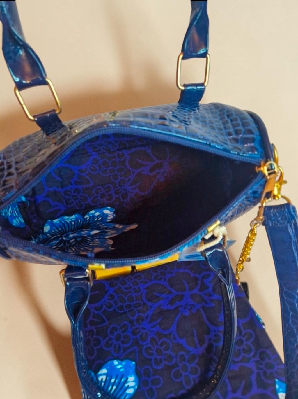 African Wax Print/Vegan leather Barrel Bag (895 kr)