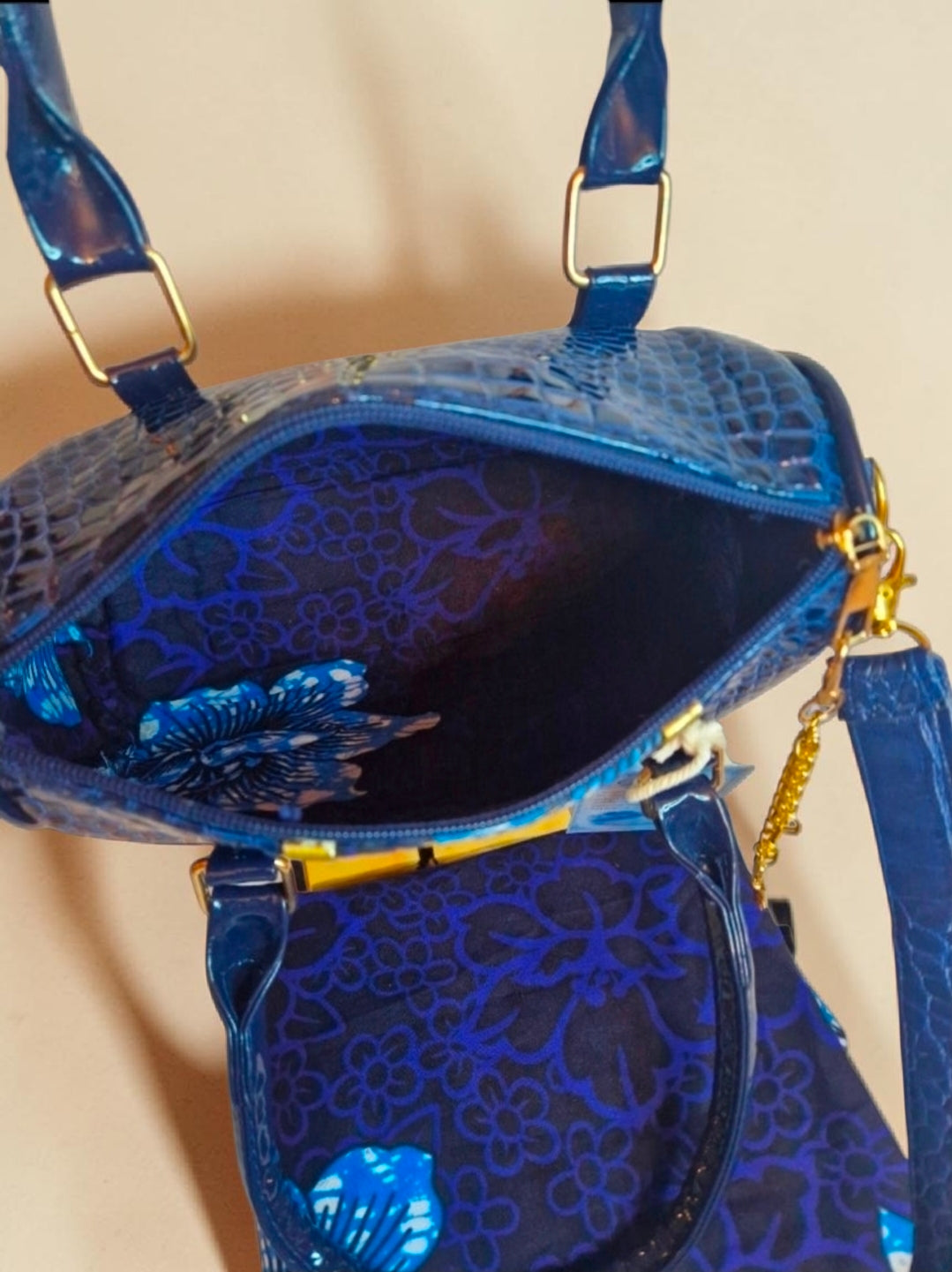 African Wax Print/Vegan leather Barrel Bag (895 kr)