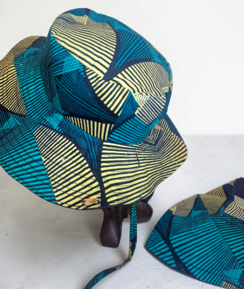 African Wax Print Baby Set -Sun Hat, Bib & Pacifier Clip (499 kr)
