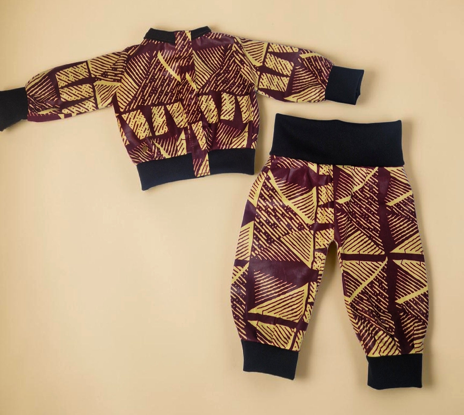 African waxprint Baby Tracksuit(559kr)