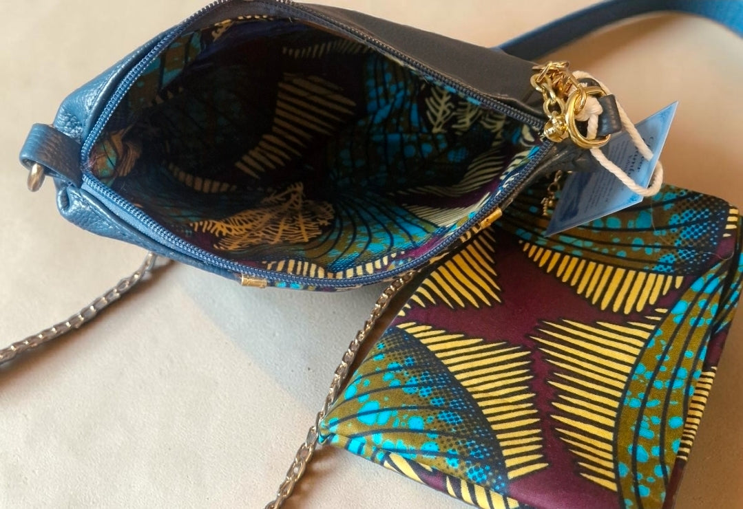 African waxprint/Vegan leather  Crossbody Bag (695 kr)