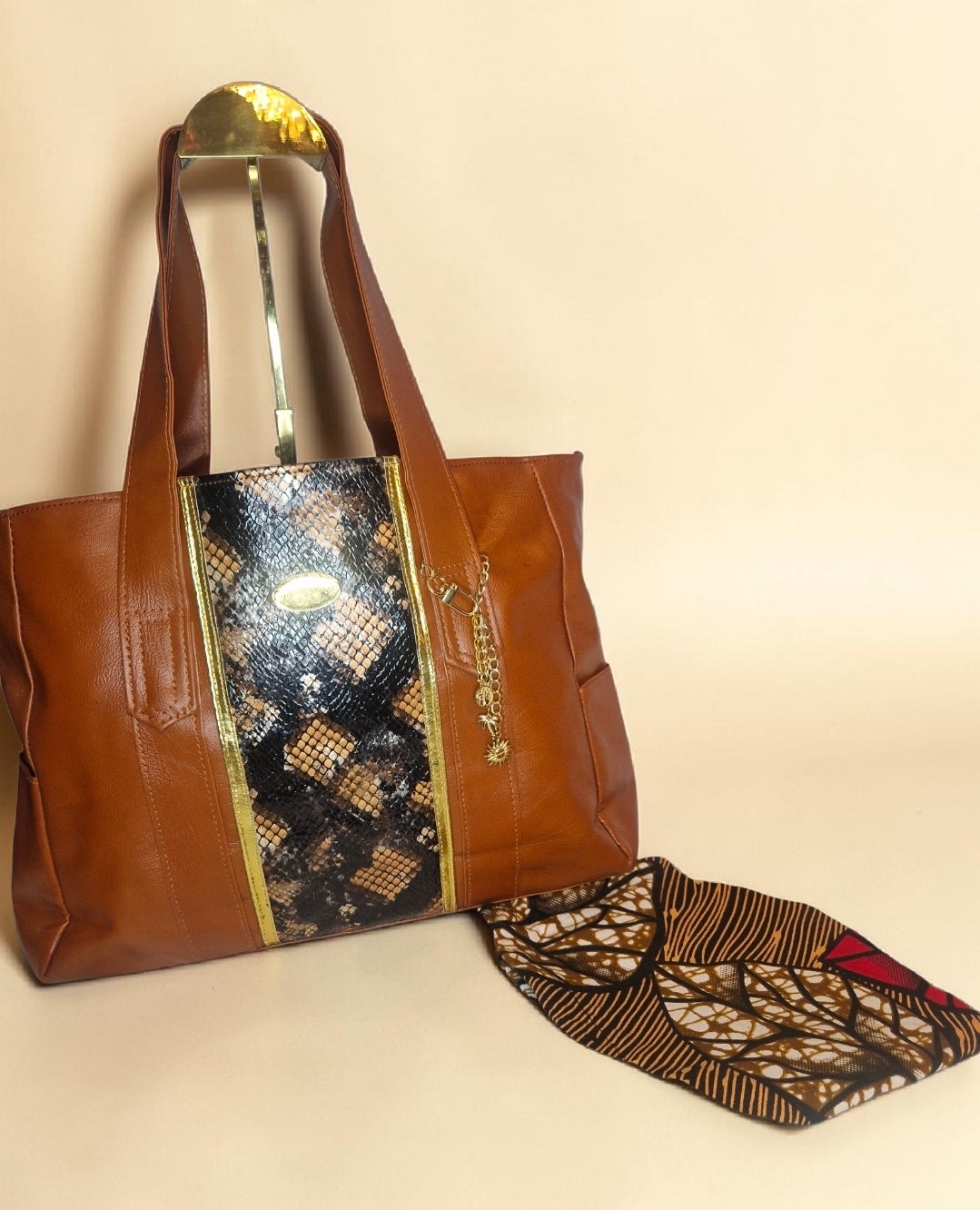 Snakeskin-print/ Vegan Leather -Shopper bag (1295 kr)