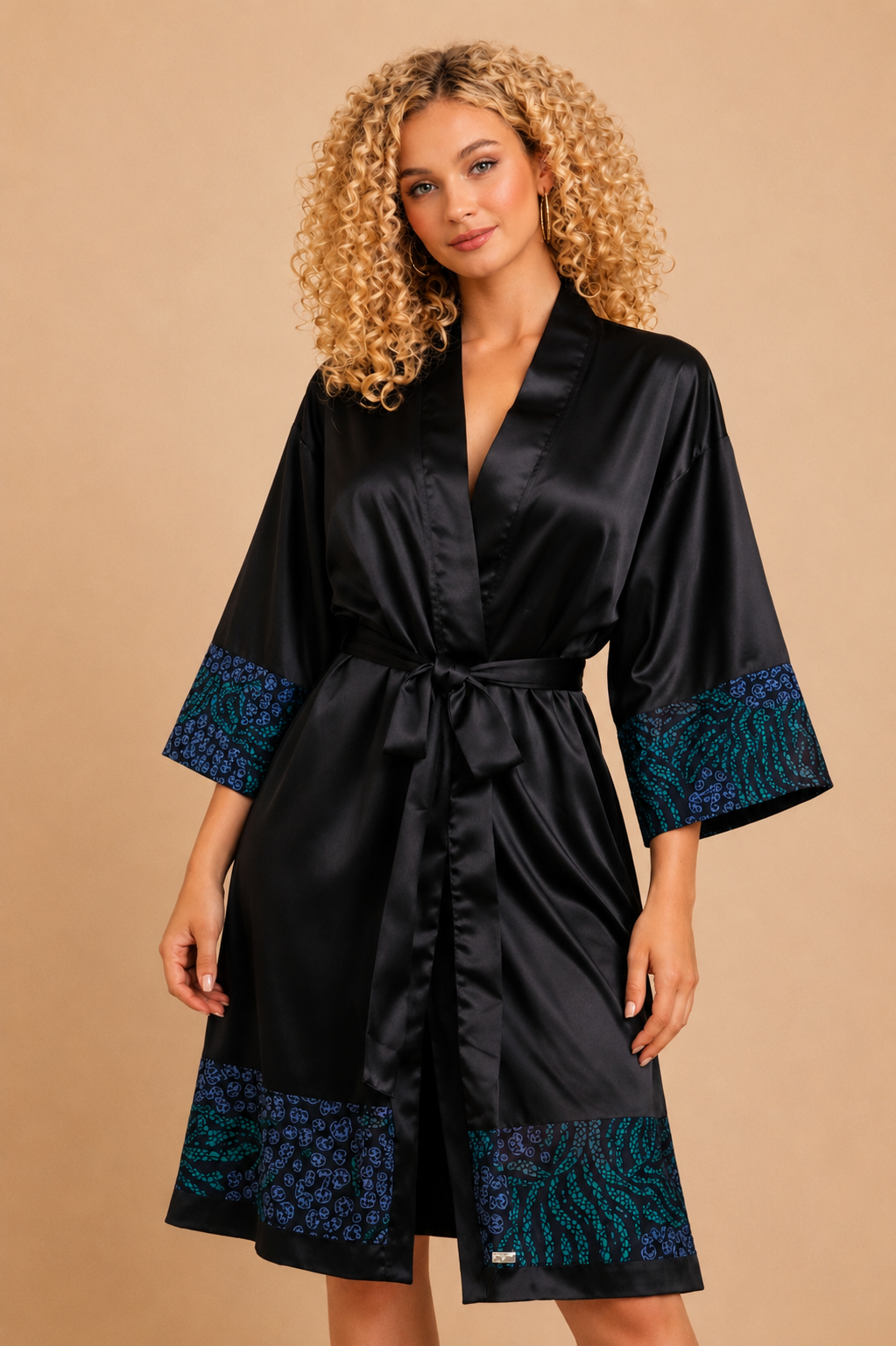 African Wax Print/Black Satin Robe (699 kr)