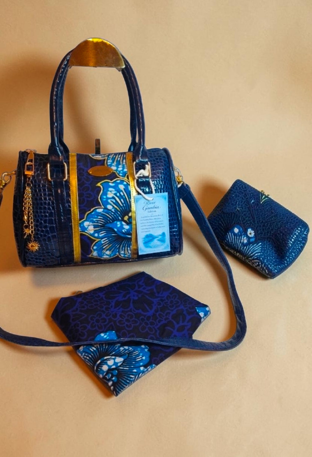 African Wax Print/Vegan leather Barrel Bag (895 kr)