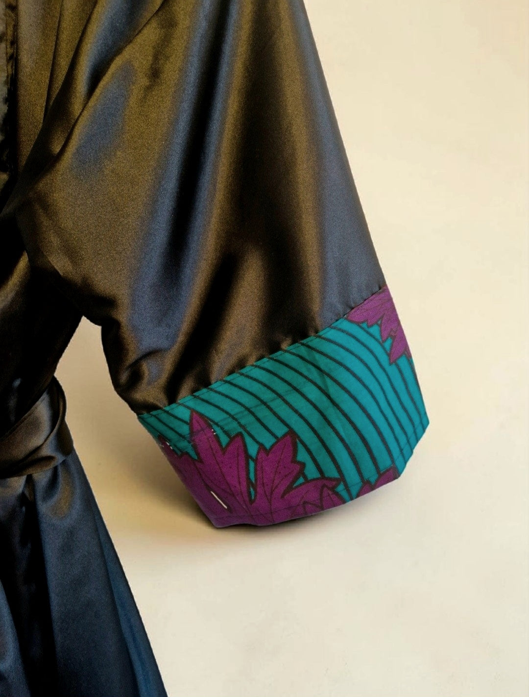 African Waxprint/Black Satin Robe (699 kr)