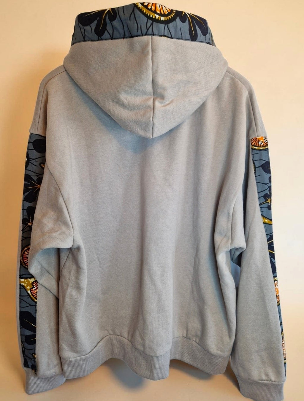 African Waxprint Hoodie Size L (799 kr)