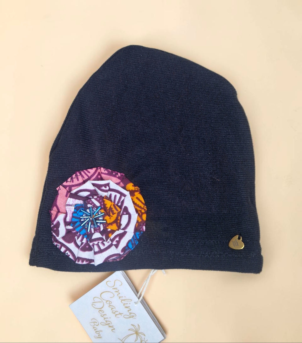 Baby Beanie with African waxprint Fabric Flower and hand-sewn beads/ Size 0-6 Months (199kr)