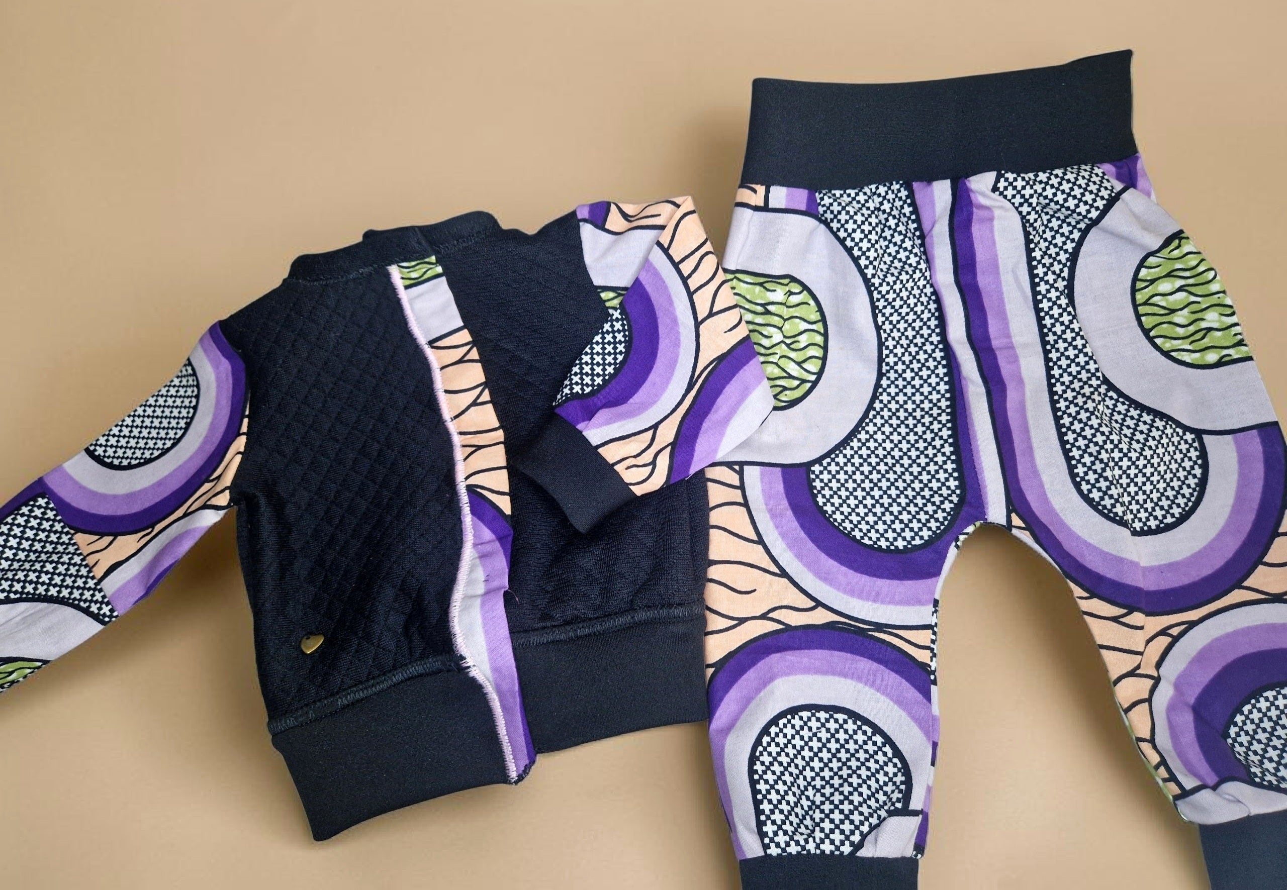 African waxprint Baby Set 0–3 Months – Quilted Jacket & Wax Print Pants( 499 kr)