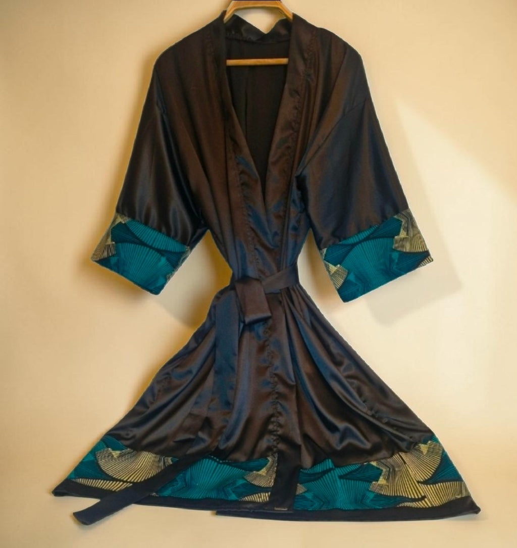 African Waxprint/Black Satin Robe-One (699 kr)