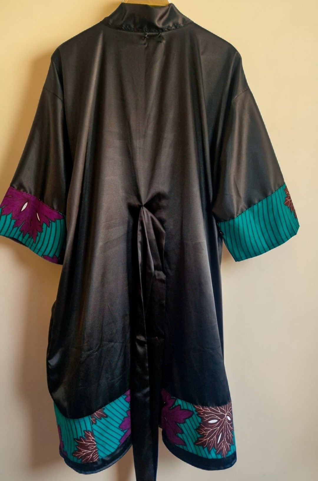 African Waxprint/Black Satin Robe (699 kr)