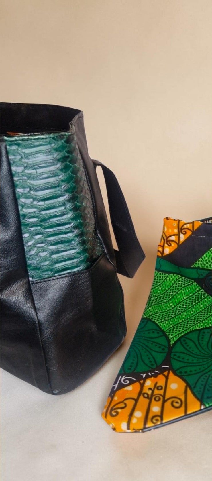 Crocodileprint/Vegan Leather -Shopper bag (1295 kr)