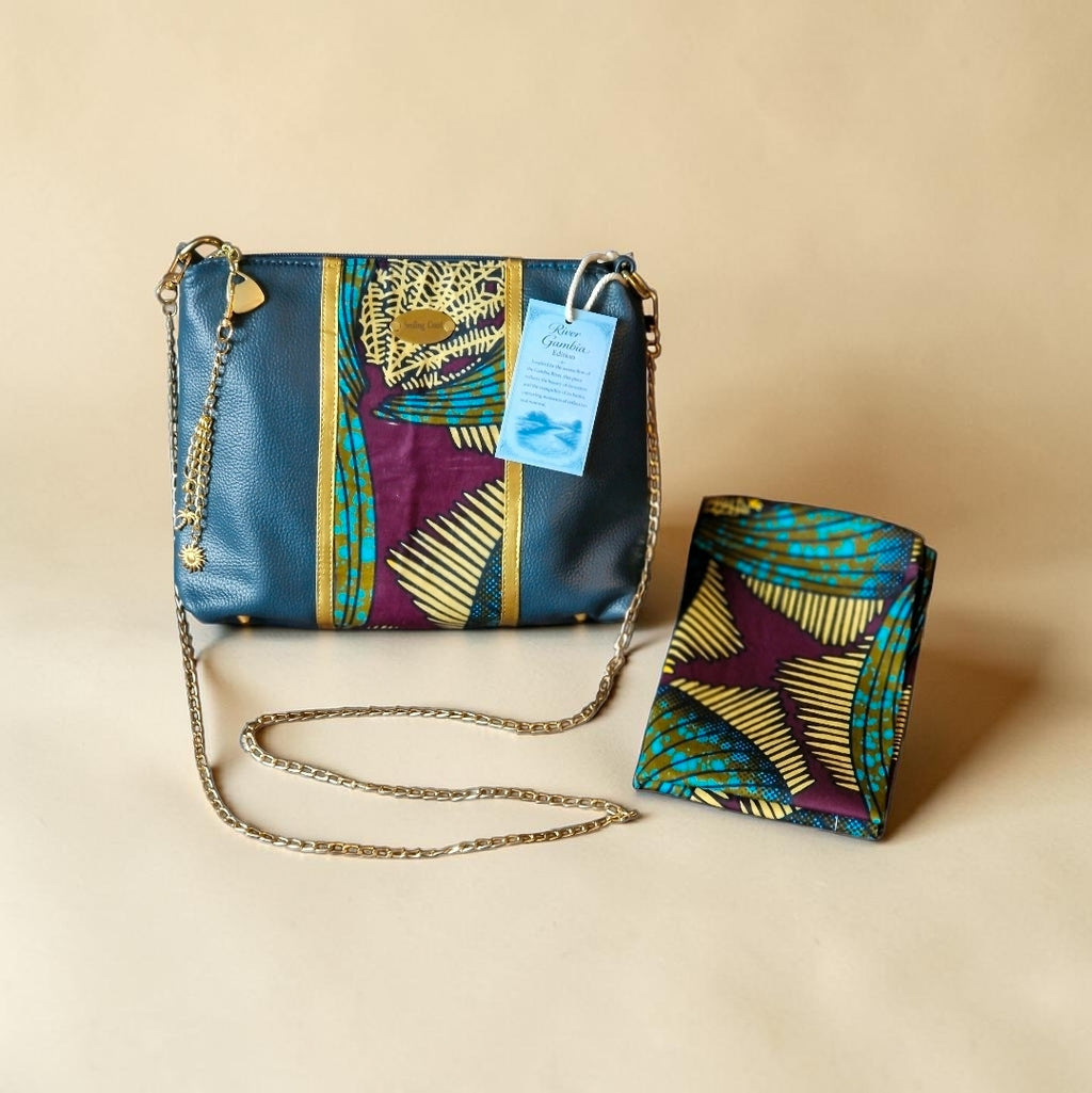 African waxprint/Vegan leather  Crossbody Bag (695 kr)