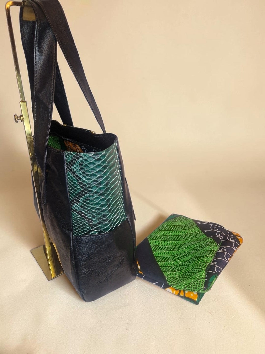 Crocodileprint/Vegan Leather -Shopper bag (1295 kr)