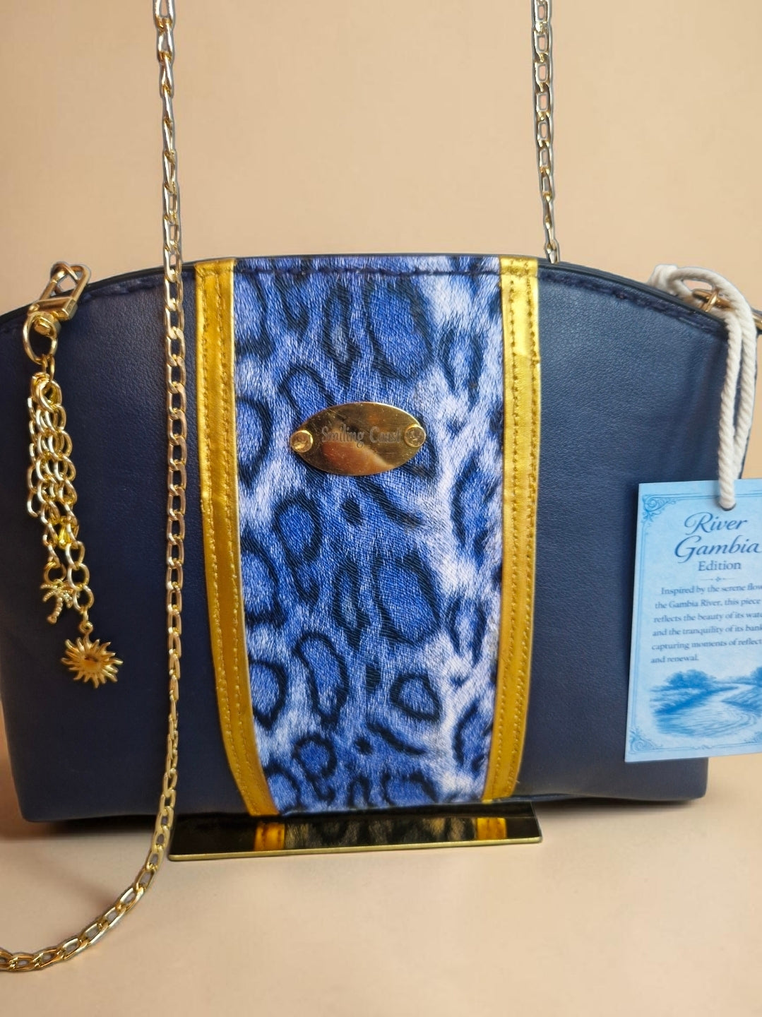 Animalprint-waxprint crossbody bag (595 kr)