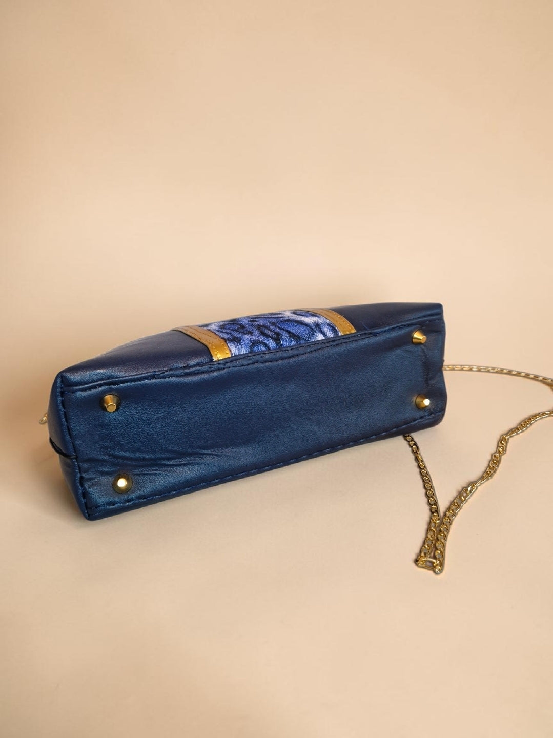 Animalprint-waxprint crossbody bag (595 kr)