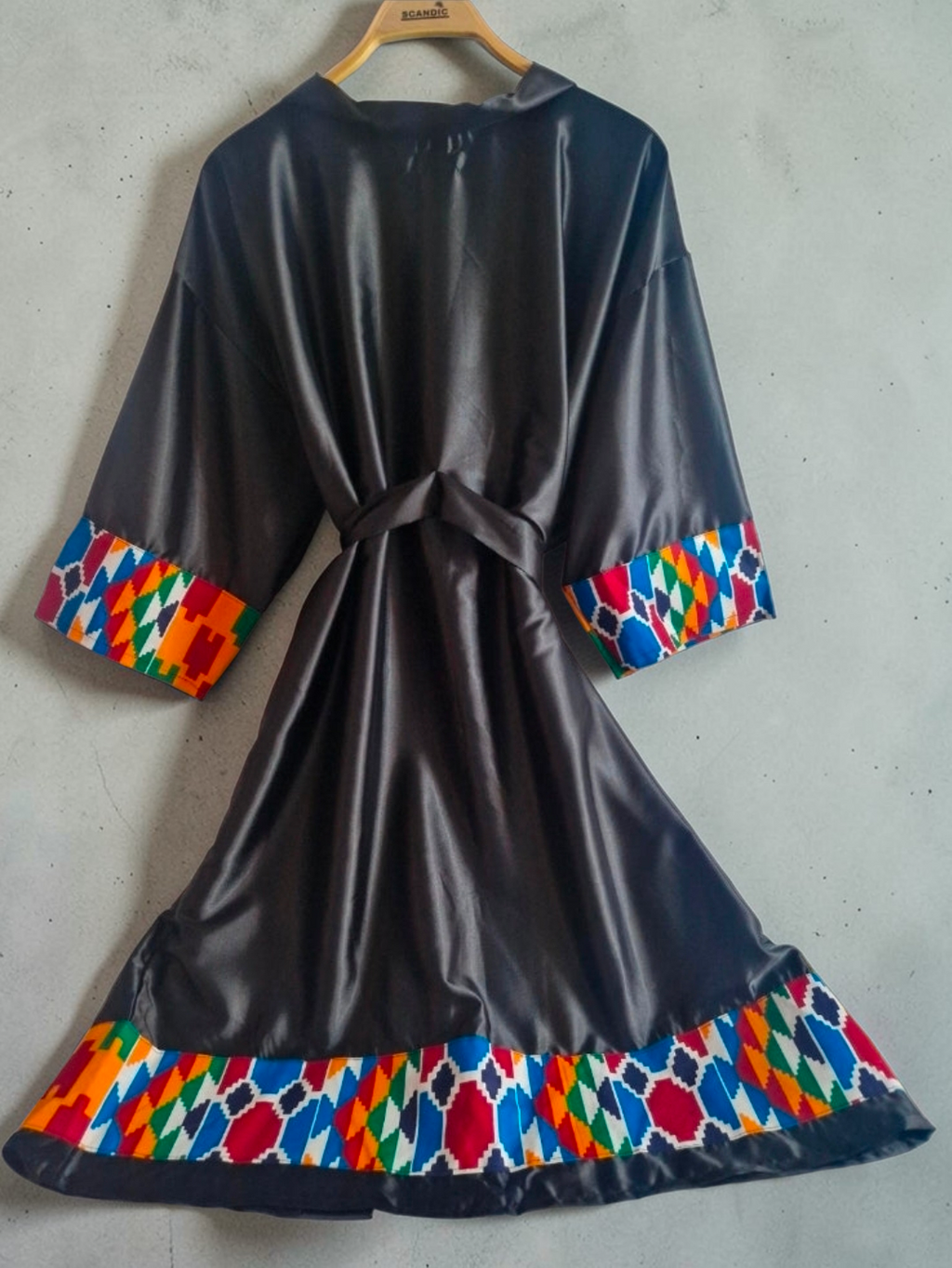 African Waxprint/Black Satin Robe (699 kr)