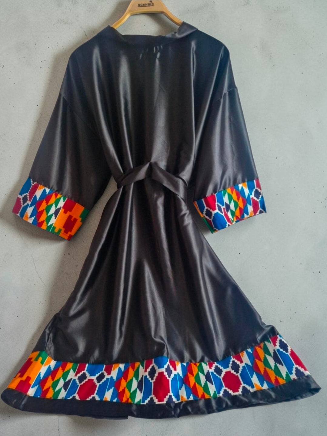 African Waxprint/Black Satin Robe (699 kr)