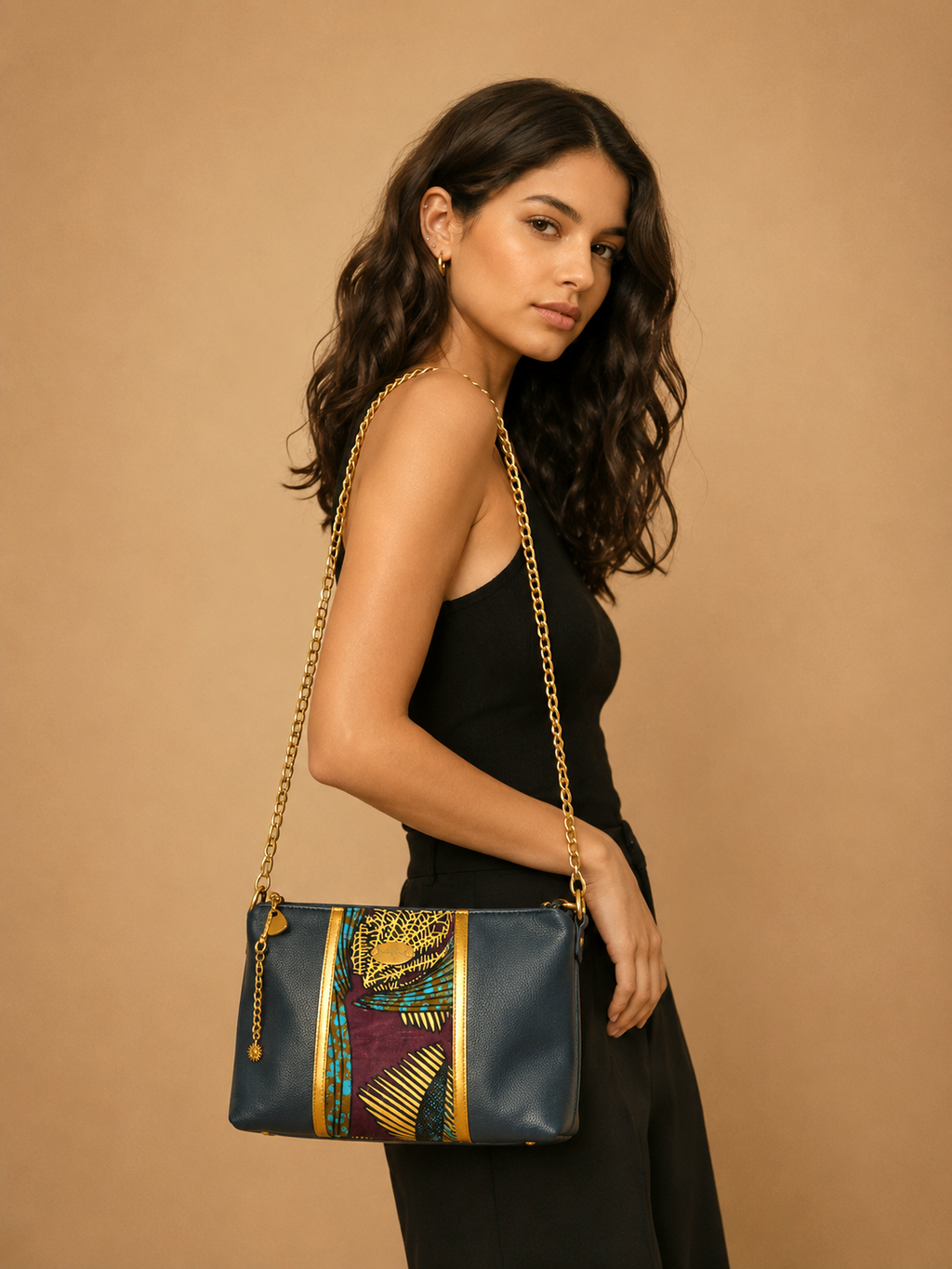 African waxprint/Vegan leather  Crossbody Bag (695 kr)