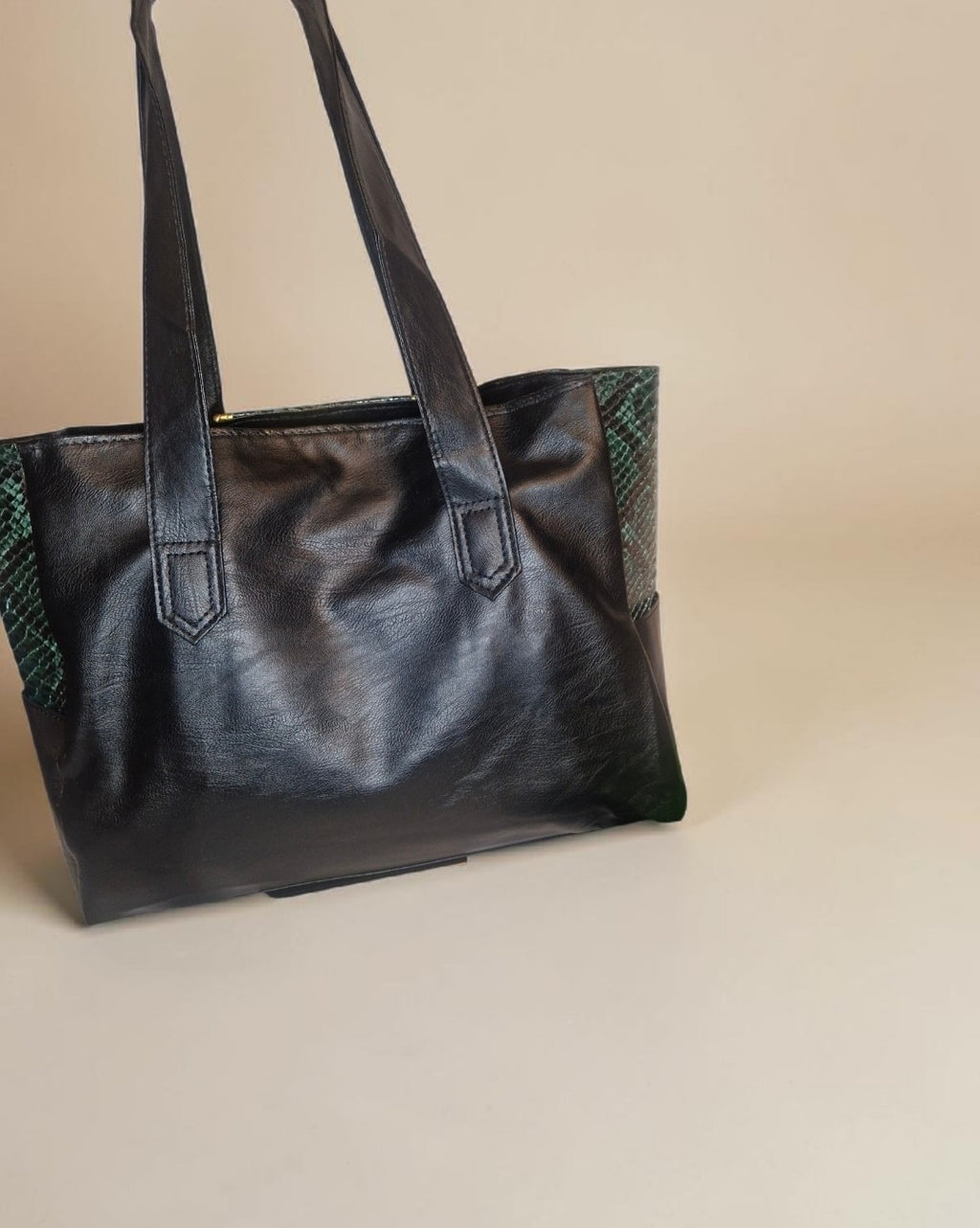 Crocodileprint/Vegan Leather -Shopper bag (1295 kr)