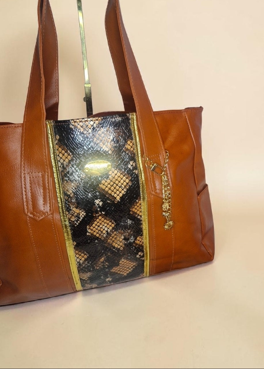 Snakeskin-print/ Vegan Leather -Shopper bag (1295 kr)