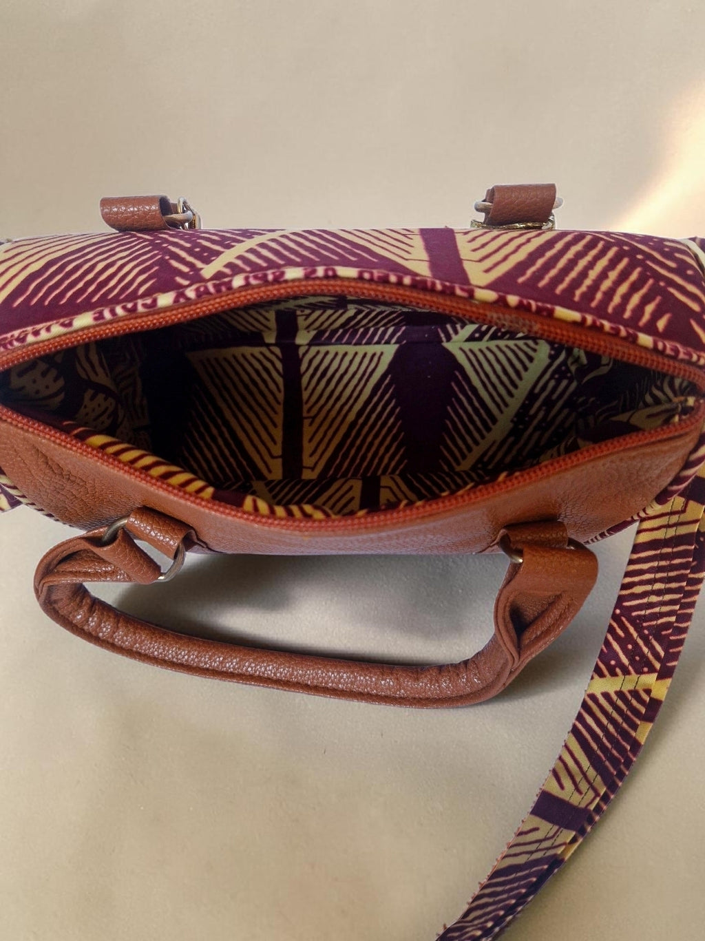 African waxprint/Vegan lether barrel bag(1295 kr)